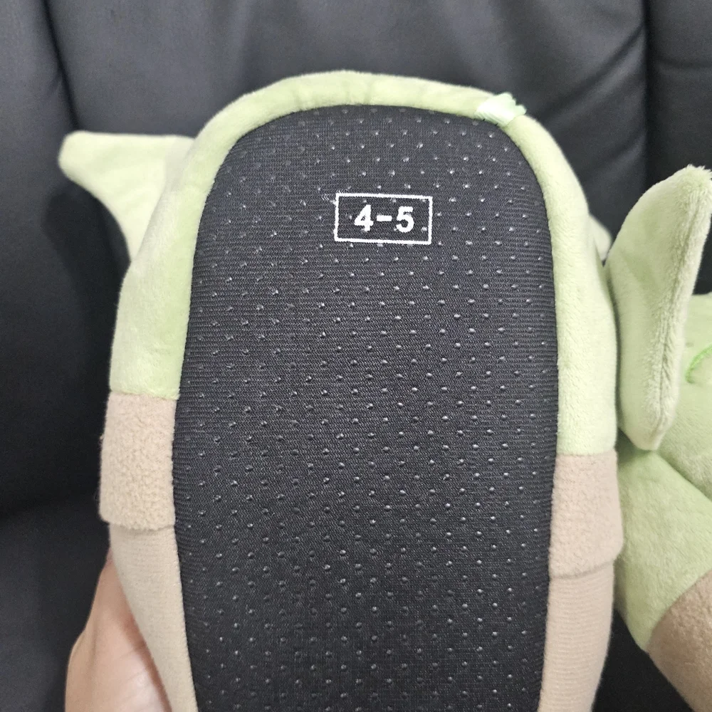 NWT❗️Star Wars The Mandalorian Grogu Youth Unisex Slippers Size 4-5
